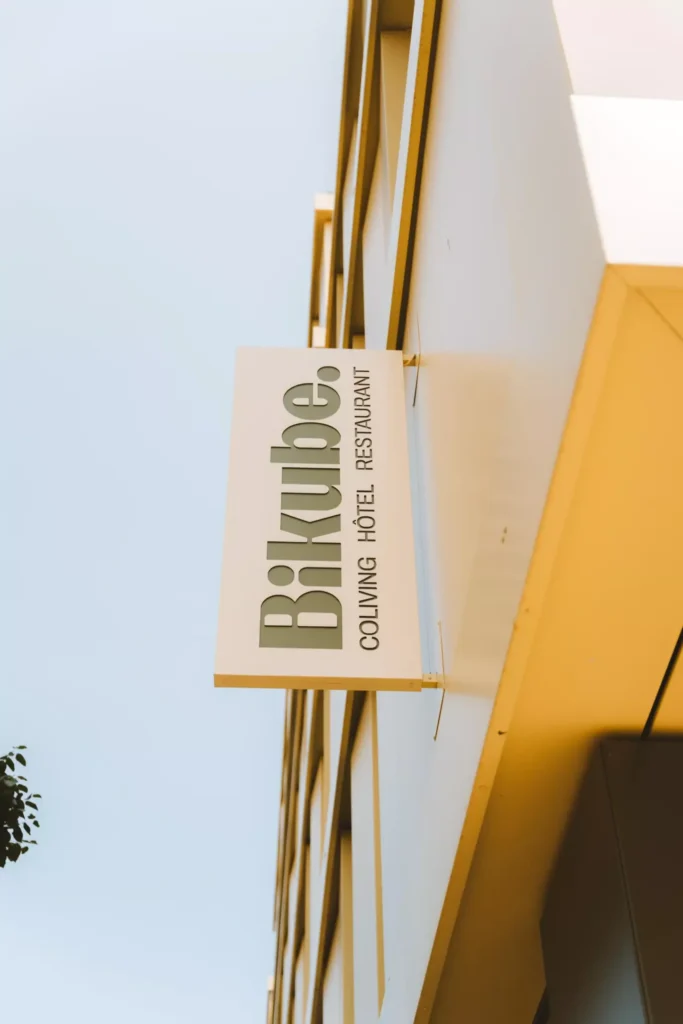 enseigne Hotel Bikube Montpellier